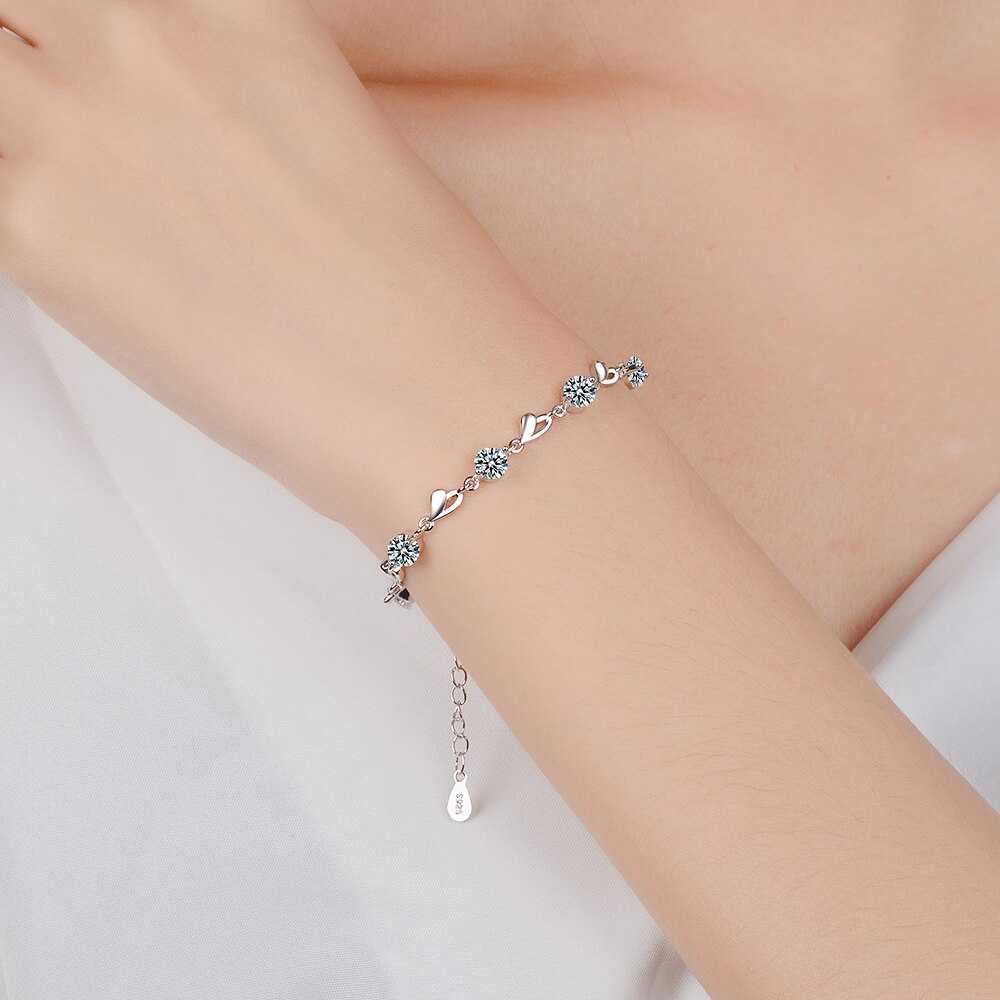 The One-Handed Wonder: A Mother's Instinct, Motherhood Jewellery with Personal Note